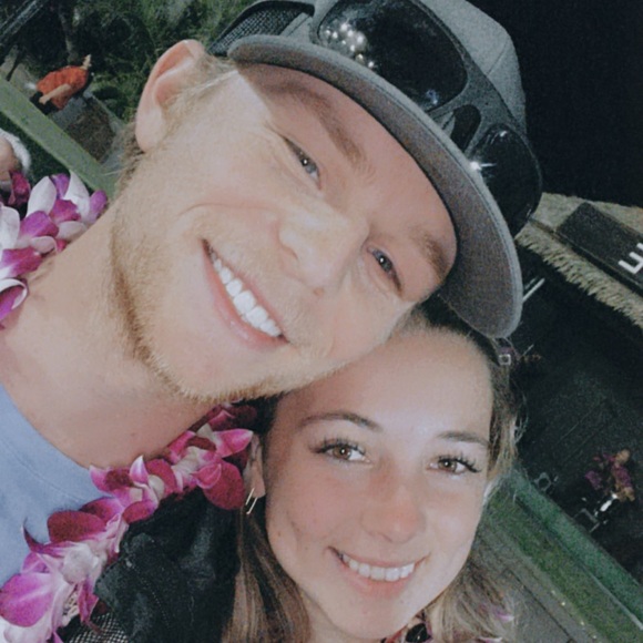 Meet Your Posher, Kayla - Picture 3 of 6